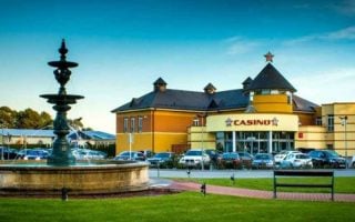 Le plus grand casino d'europe, le King's Casino, ferme ses portes jusqu'au 1er septembre 2020