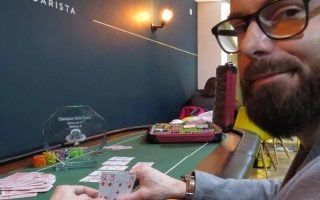 Karl Perrin, un joueur amateur de poker, s’envole pour Las Vegas