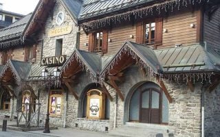 Casino de Megève : un croupier et 4 complices ont trichés au Blackjack