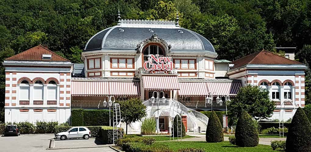 Kasino Castel Baru di Challes-Les-Eaux